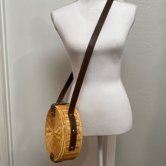 BEACHGOLD Crossbody - Picture 2 of 8